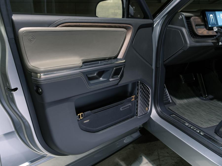 Детали интерьера Rivian R1T 2018 года  (фото 12 из 58)